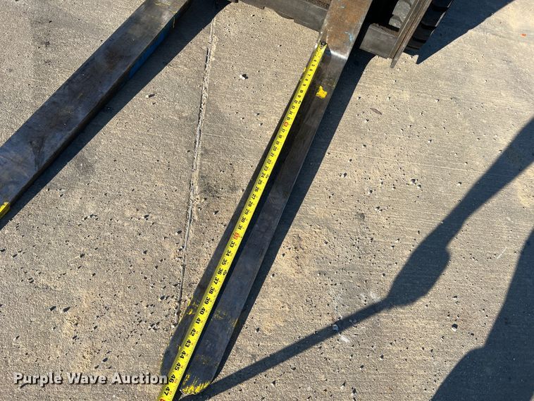 image for item MS9011 Caterpillar FGC30K  forklift