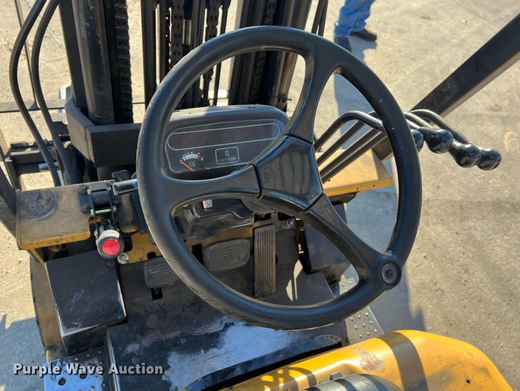 image for item MS9011 Caterpillar FGC30K  forklift