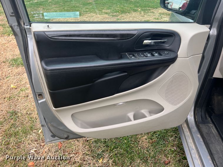 image for item MS9017 2014 Dodge Grand Caravan SXT  van