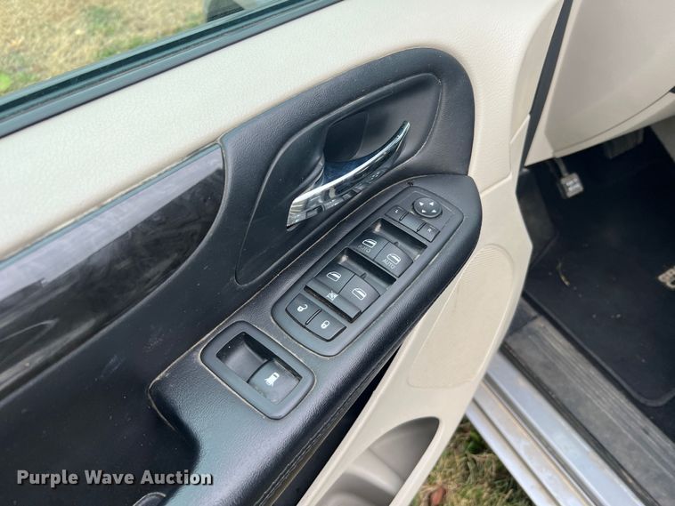 image for item MS9017 2014 Dodge Grand Caravan SXT  van