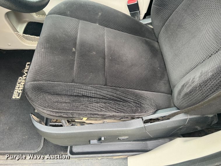 image for item MS9017 2014 Dodge Grand Caravan SXT  van