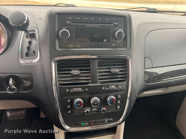 image for item MS9017 2014 Dodge Grand Caravan SXT  van