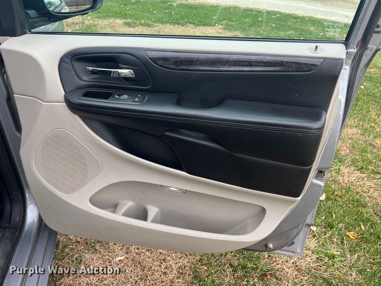 image for item MS9017 2014 Dodge Grand Caravan SXT  van