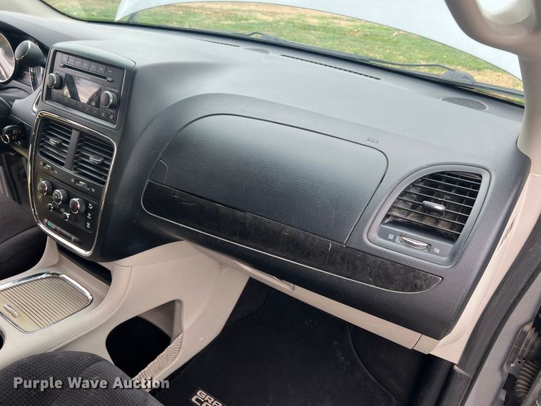 image for item MS9017 2014 Dodge Grand Caravan SXT  van