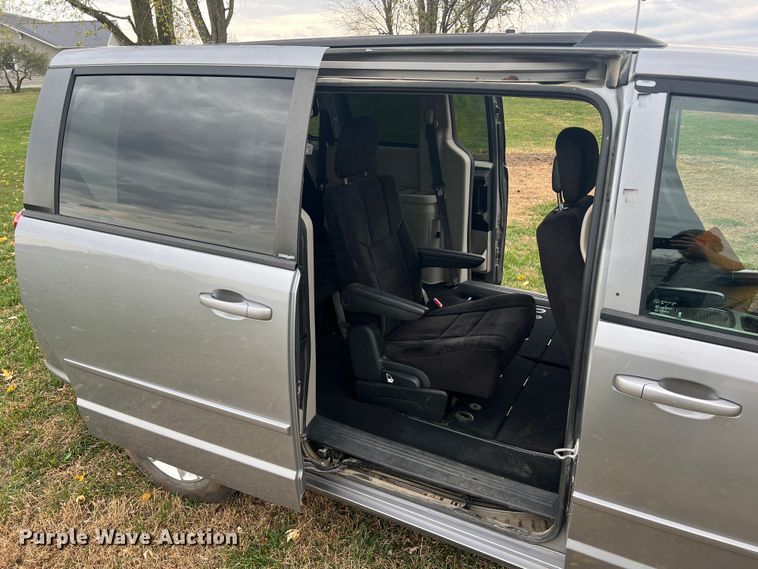 image for item MS9017 2014 Dodge Grand Caravan SXT  van