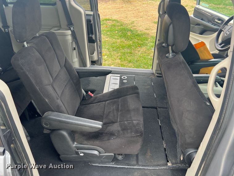 image for item MS9017 2014 Dodge Grand Caravan SXT  van