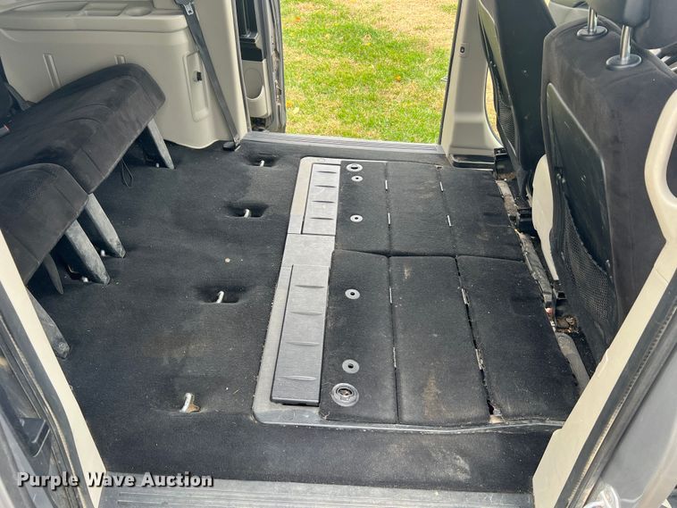 image for item MS9017 2014 Dodge Grand Caravan SXT  van