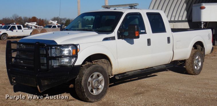 image for item MW9322 2013 Ford F350 Super Duty XLT  Crew Cab pickup truck