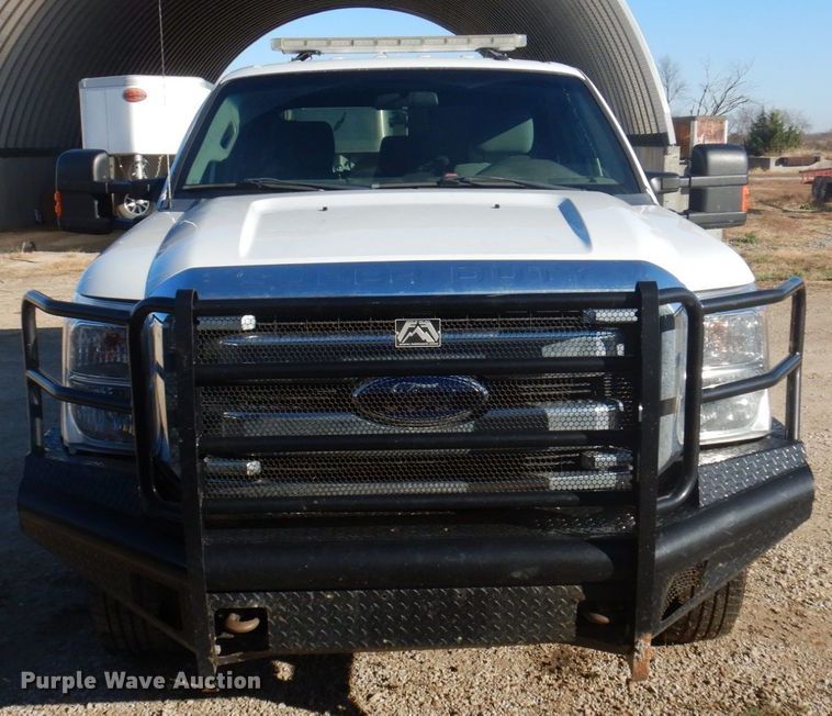 image for item MW9322 2013 Ford F350 Super Duty XLT  Crew Cab pickup truck