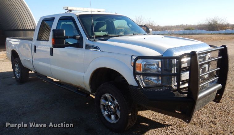 image for item MW9322 2013 Ford F350 Super Duty XLT  Crew Cab pickup truck