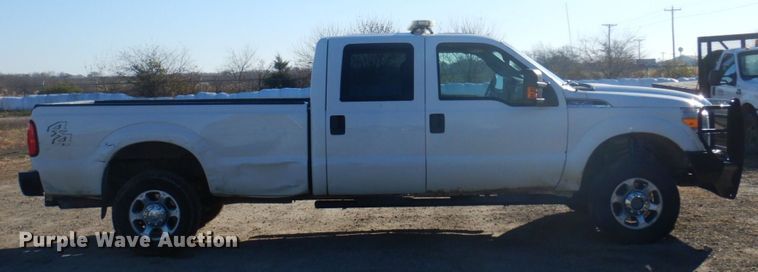 image for item MW9322 2013 Ford F350 Super Duty XLT  Crew Cab pickup truck