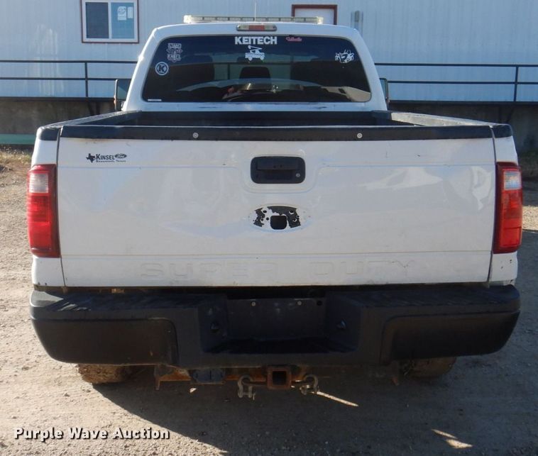 image for item MW9322 2013 Ford F350 Super Duty XLT  Crew Cab pickup truck