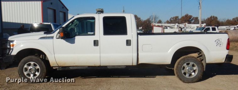 image for item MW9322 2013 Ford F350 Super Duty XLT  Crew Cab pickup truck