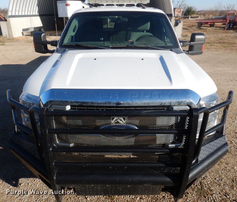 image for item MW9322 2013 Ford F350 Super Duty XLT  Crew Cab pickup truck