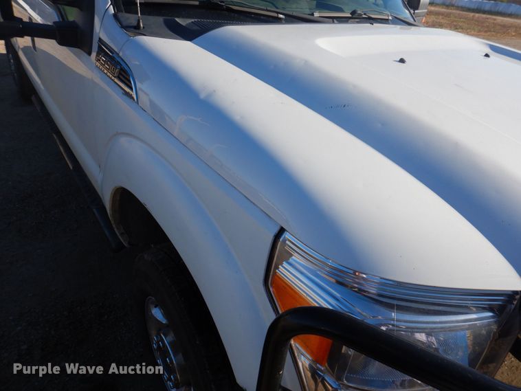 image for item MW9322 2013 Ford F350 Super Duty XLT  Crew Cab pickup truck