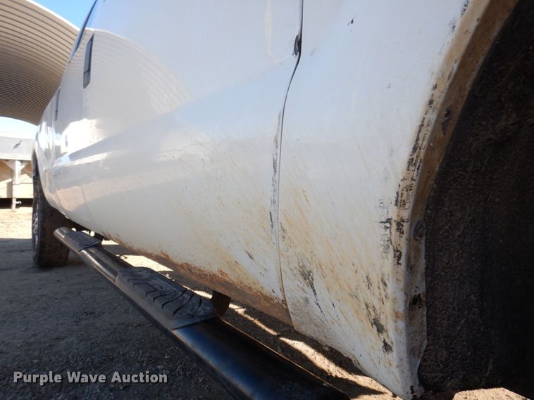 image for item MW9322 2013 Ford F350 Super Duty XLT  Crew Cab pickup truck