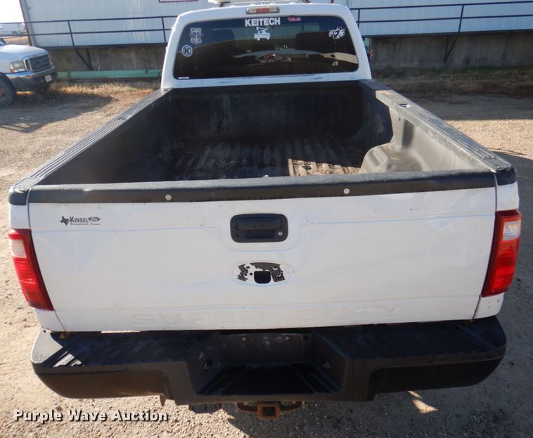 image for item MW9322 2013 Ford F350 Super Duty XLT  Crew Cab pickup truck