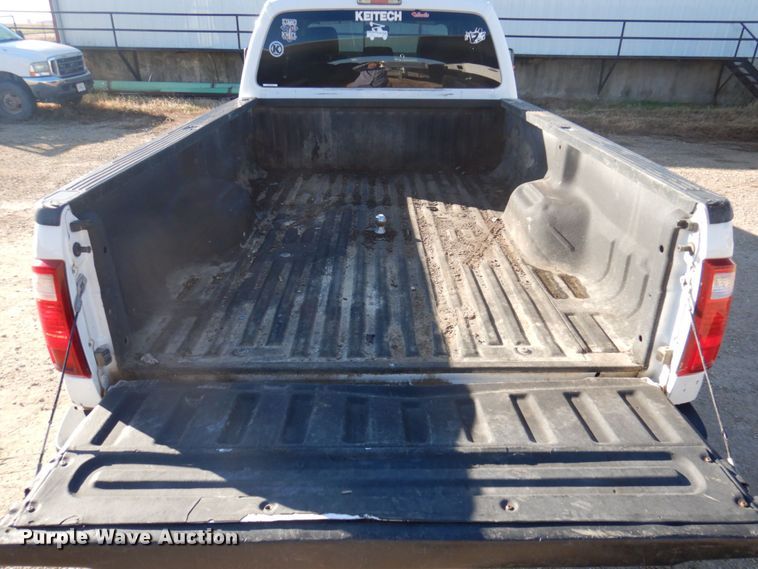 image for item MW9322 2013 Ford F350 Super Duty XLT  Crew Cab pickup truck
