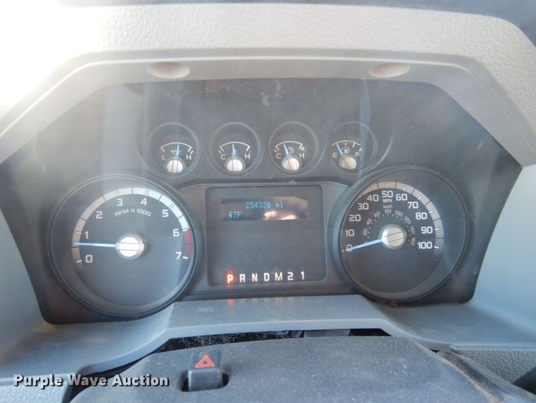 image for item MW9322 2013 Ford F350 Super Duty XLT  Crew Cab pickup truck