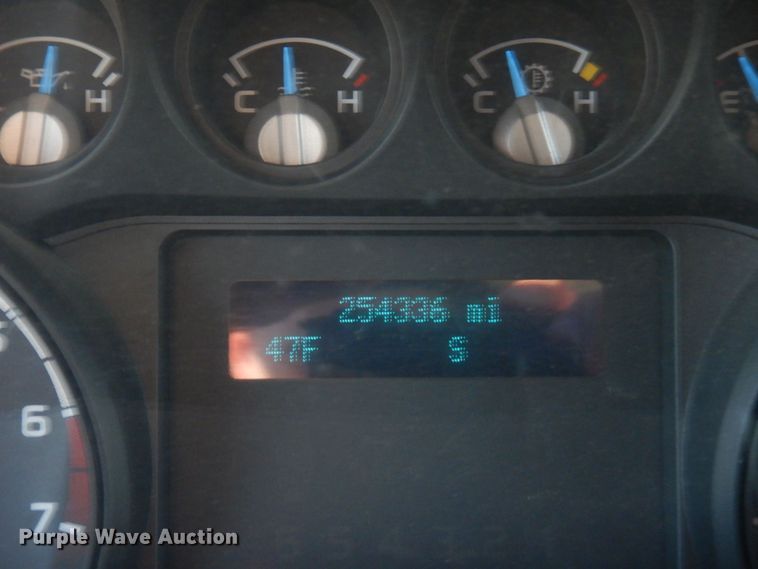 image for item MW9322 2013 Ford F350 Super Duty XLT  Crew Cab pickup truck