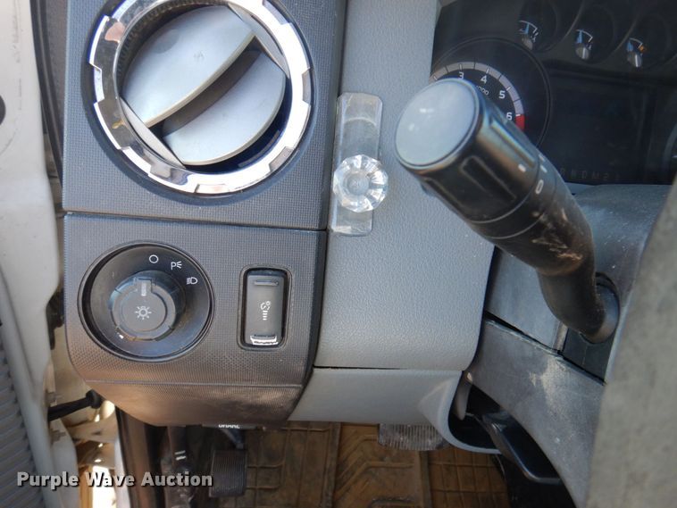 image for item MW9322 2013 Ford F350 Super Duty XLT  Crew Cab pickup truck