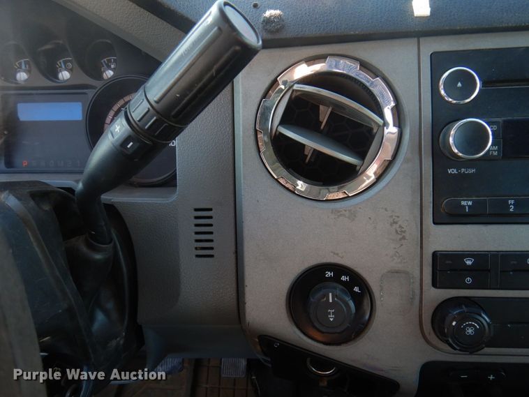 image for item MW9322 2013 Ford F350 Super Duty XLT  Crew Cab pickup truck