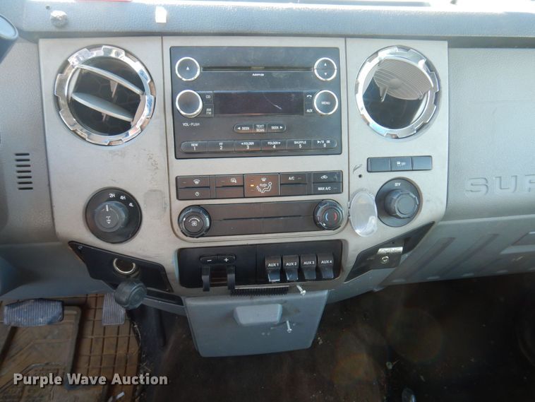 image for item MW9322 2013 Ford F350 Super Duty XLT  Crew Cab pickup truck