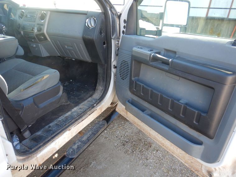 image for item MW9322 2013 Ford F350 Super Duty XLT  Crew Cab pickup truck