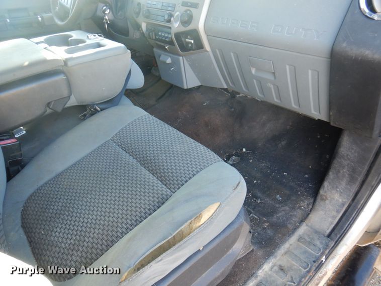 image for item MW9322 2013 Ford F350 Super Duty XLT  Crew Cab pickup truck