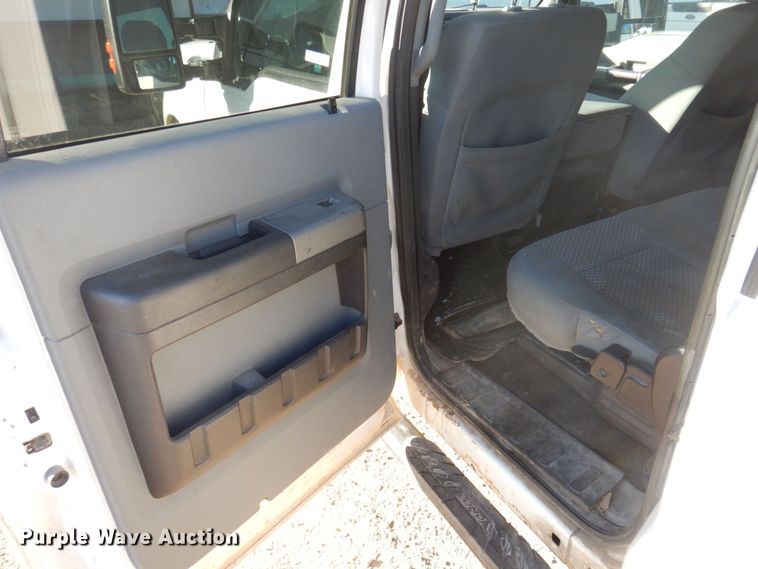 image for item MW9322 2013 Ford F350 Super Duty XLT  Crew Cab pickup truck