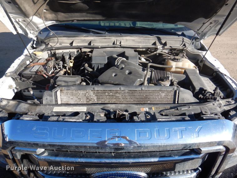 image for item MW9322 2013 Ford F350 Super Duty XLT  Crew Cab pickup truck