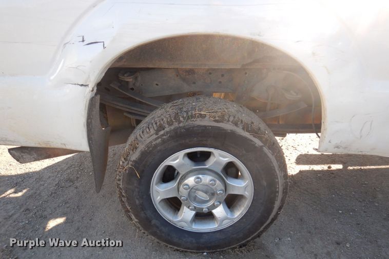 image for item MW9322 2013 Ford F350 Super Duty XLT  Crew Cab pickup truck