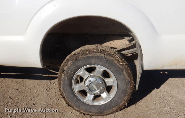 image for item MW9322 2013 Ford F350 Super Duty XLT  Crew Cab pickup truck