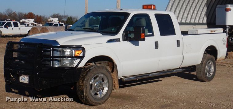 image for item MW9323 2013 Ford F350 Super Duty XLT  Crew Cab pickup truck