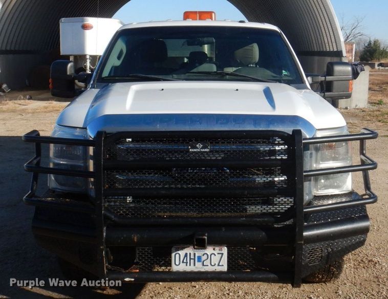 image for item MW9323 2013 Ford F350 Super Duty XLT  Crew Cab pickup truck