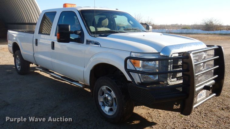 image for item MW9323 2013 Ford F350 Super Duty XLT  Crew Cab pickup truck