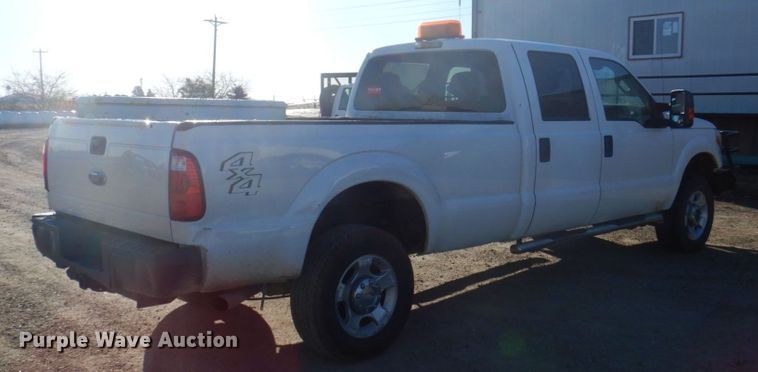 image for item MW9323 2013 Ford F350 Super Duty XLT  Crew Cab pickup truck