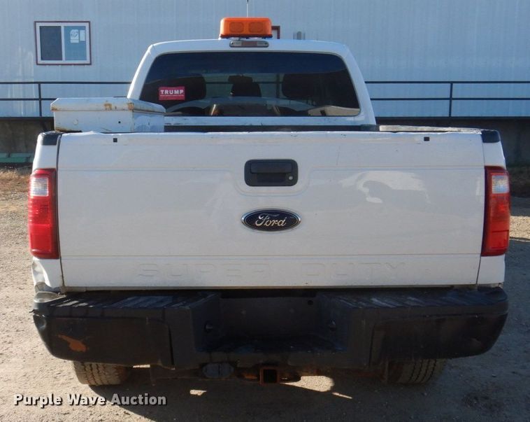image for item MW9323 2013 Ford F350 Super Duty XLT  Crew Cab pickup truck