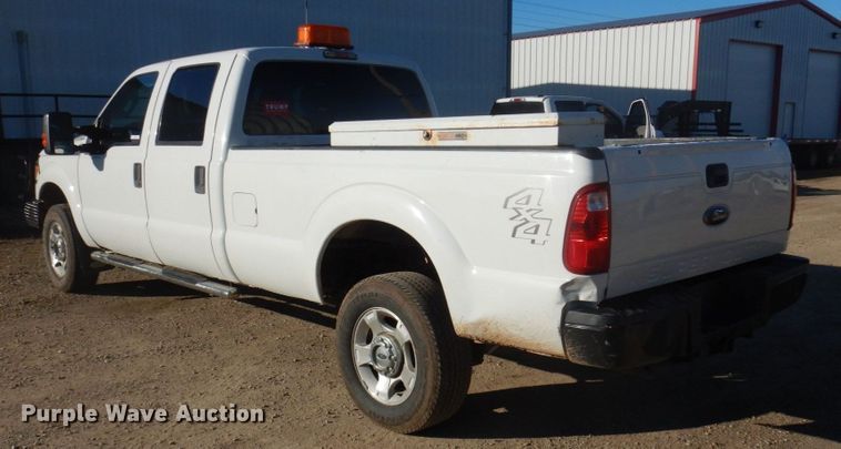 image for item MW9323 2013 Ford F350 Super Duty XLT  Crew Cab pickup truck