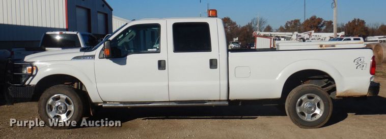 image for item MW9323 2013 Ford F350 Super Duty XLT  Crew Cab pickup truck