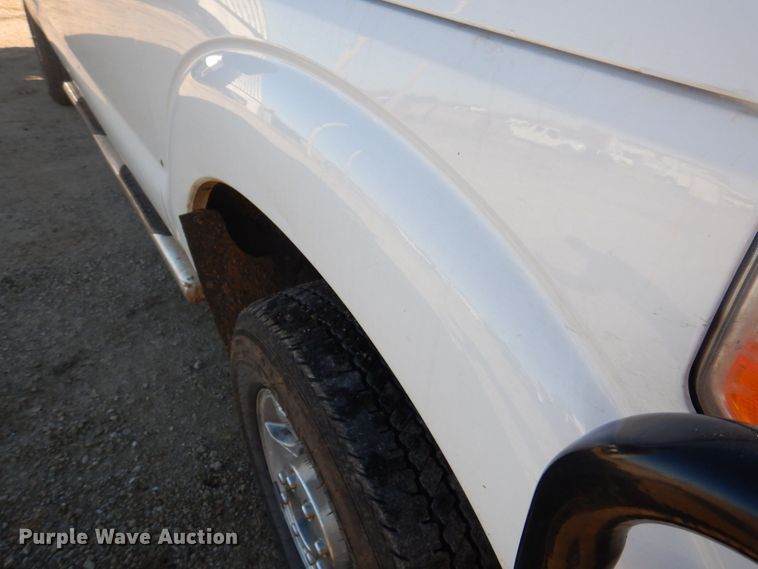 image for item MW9323 2013 Ford F350 Super Duty XLT  Crew Cab pickup truck