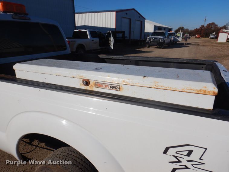 image for item MW9323 2013 Ford F350 Super Duty XLT  Crew Cab pickup truck