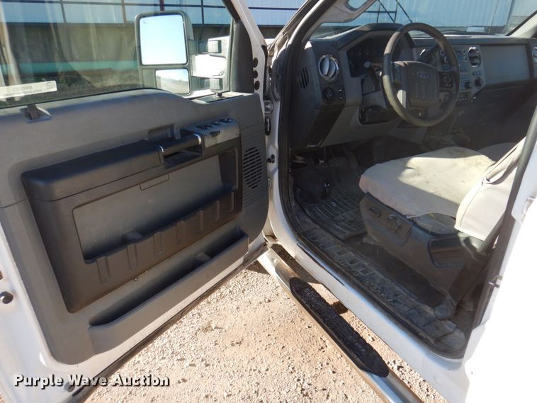 image for item MW9323 2013 Ford F350 Super Duty XLT  Crew Cab pickup truck
