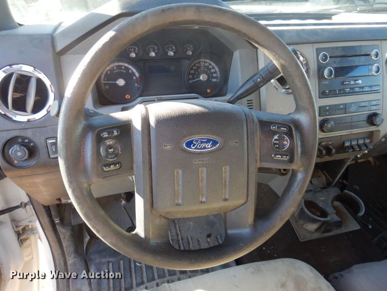 image for item MW9323 2013 Ford F350 Super Duty XLT  Crew Cab pickup truck