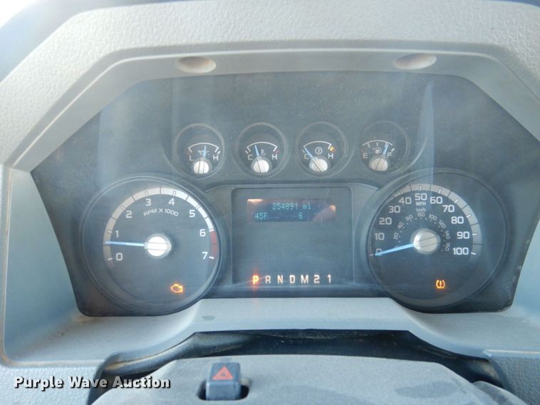 image for item MW9323 2013 Ford F350 Super Duty XLT  Crew Cab pickup truck