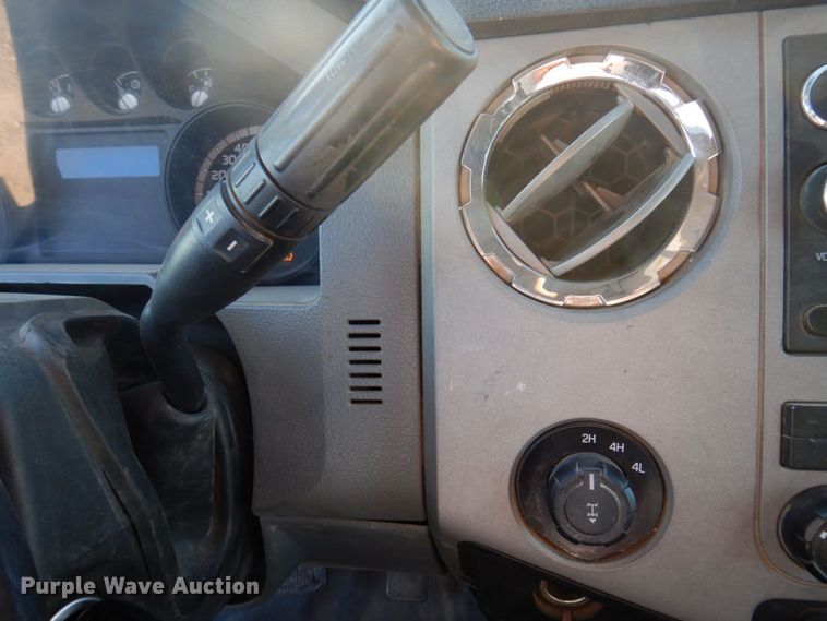 image for item MW9323 2013 Ford F350 Super Duty XLT  Crew Cab pickup truck