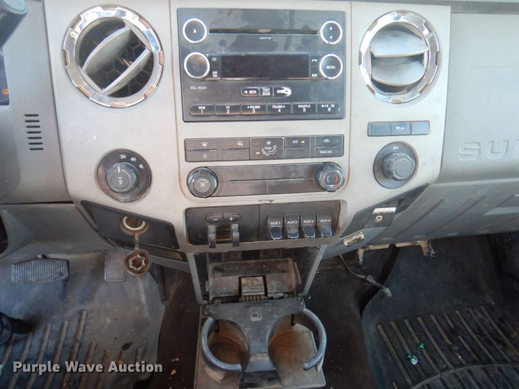 image for item MW9323 2013 Ford F350 Super Duty XLT  Crew Cab pickup truck