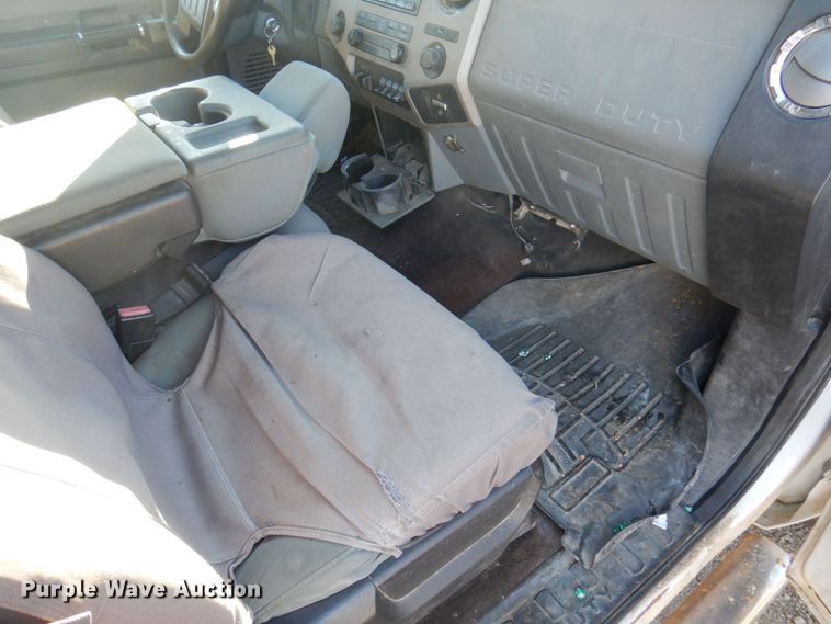 image for item MW9323 2013 Ford F350 Super Duty XLT  Crew Cab pickup truck