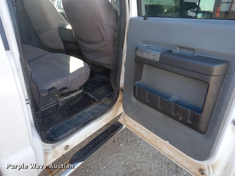 image for item MW9323 2013 Ford F350 Super Duty XLT  Crew Cab pickup truck