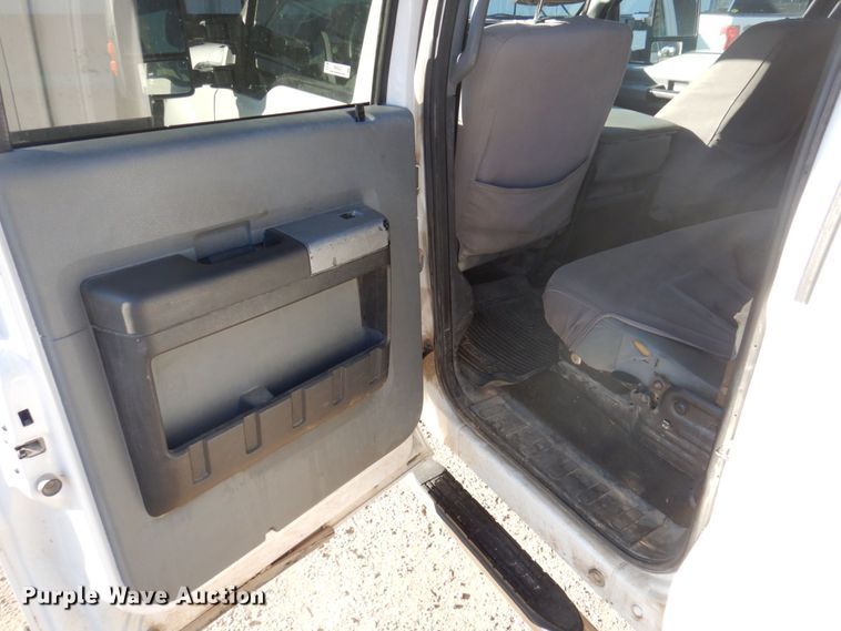 image for item MW9323 2013 Ford F350 Super Duty XLT  Crew Cab pickup truck